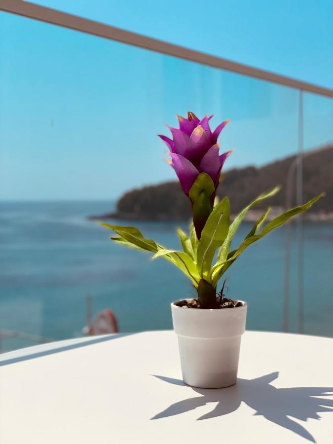 Ionian Terrace Bed & Breakfast Himare Bagian luar foto