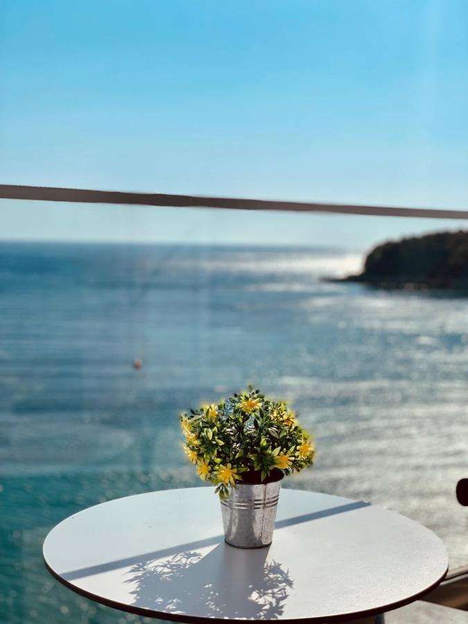 Ionian Terrace Bed & Breakfast Himare Bagian luar foto