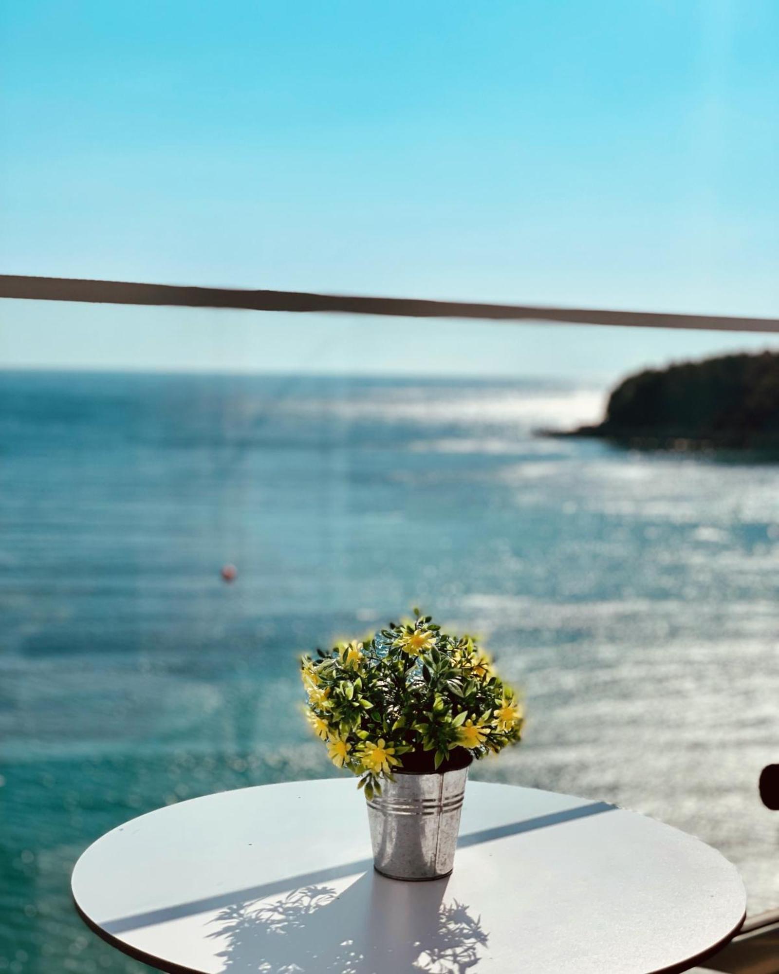 Ionian Terrace Bed & Breakfast Himare Bagian luar foto