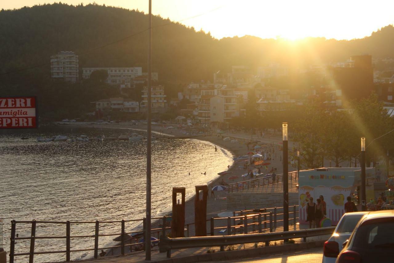 Ionian Terrace Bed & Breakfast Himare Bagian luar foto